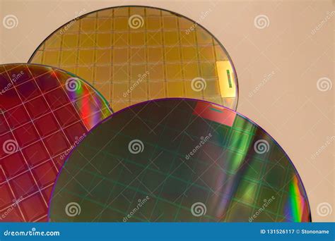  Silicio: Un Materiale Semiconduttore Fondamentale per la Microelettronica Moderna!